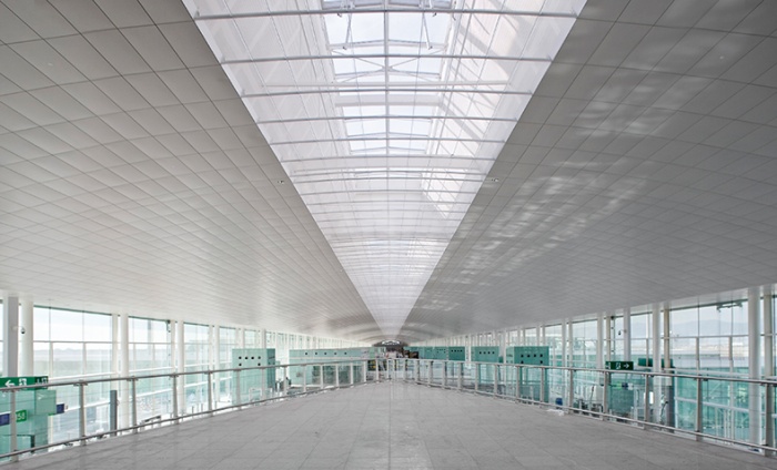 https://www.luxiona2020.mortensen.cat/projects/projects/arquitectural/Terminal T1 - Barcelona/aeroportT1_4.jpg