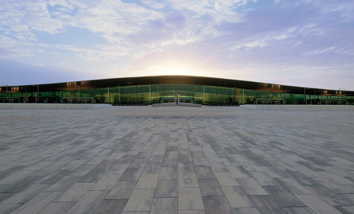 https://www.luxiona2020.mortensen.cat/projects/projects/arquitectural/Terminal T1 - Barcelona/aeroportT1_1.jpg