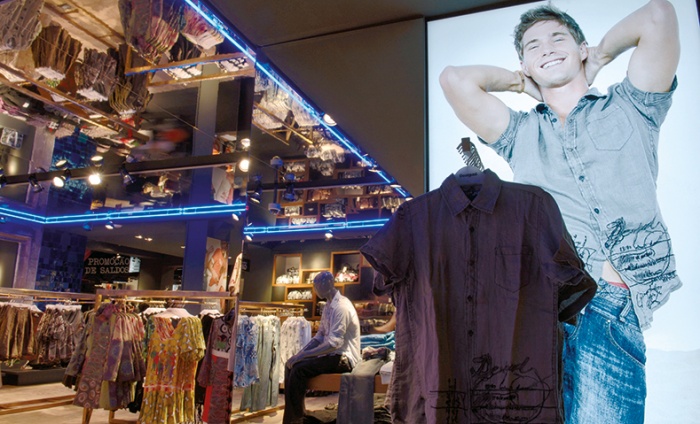 https://www.luxiona2020.mortensen.cat/projects/projects/retail/Desigual/desigual_2.jpg