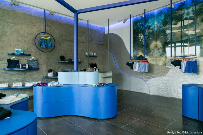 https://www.luxiona2020.mortensen.cat/projects/projects/retail/Boutique Swind Village Nature Disney/IMA Interiros 6.jpg