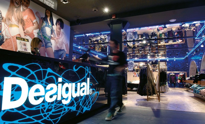 https://www.luxiona2020.mortensen.cat/projects/projects/retail/Desigual/desigual_1.jpg