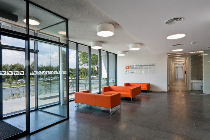 https://www.luxiona2020.mortensen.cat/projects/projects/health care/CENTRO ONCOLOGICO/_MG_6389.jpg